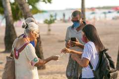 Ação na orla conscientiza para respeito às medidas contra a Covid-19