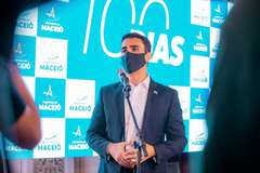 Prefeito JHC anuncia convocação de 77 novos professores para a rede municipal