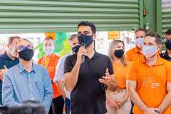 Prefeito JHC participa da inauguração de supermercado e diz que prioridade é gerar emprego