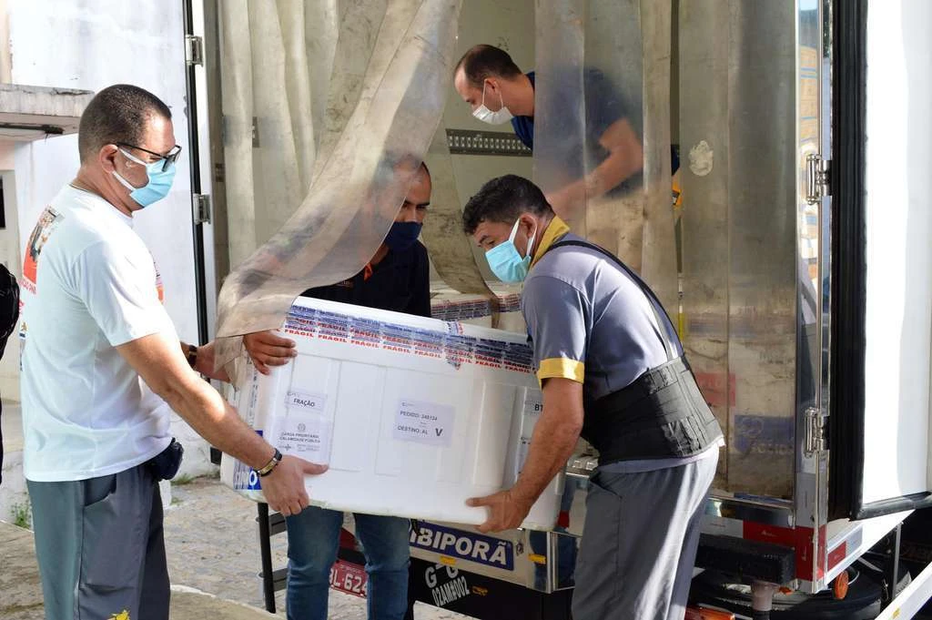 Alagoas distribui 53.392 doses de imunizantes contra a Covid-19