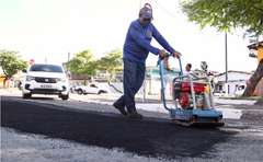 Mais de 400 toneladas de massa asfáltica foram usadas esta semana para tapar buracos