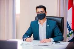 Prefeito JHC zera ISS de ônibus em Maceió