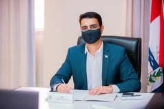 Prefeito JHC zera ISS de ônibus em Maceió