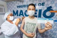 Maceió aplica 1ª, 2ª e 3ª doses de vacinas contra a Covid-19 neste domingo (26)