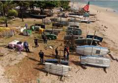 Prefeitura promove reordenamento de jangadas na orla da Ponta Verde