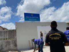 Prefeitura derruba construção irregular que estava à venda na internet