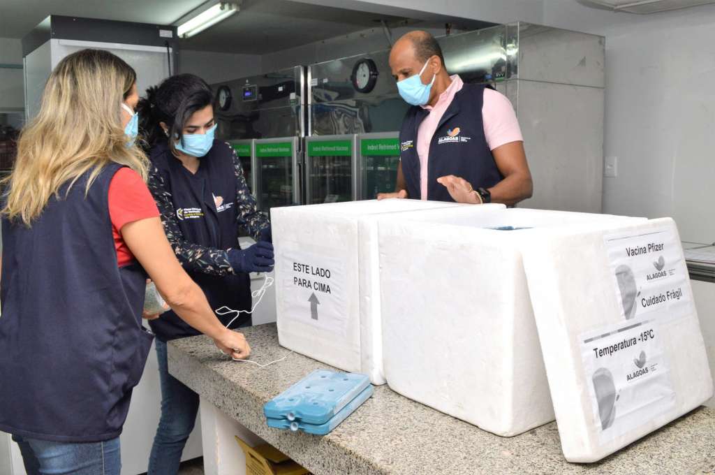 Alagoas recebe mais 138.060 doses de vacinas contra Covid-19