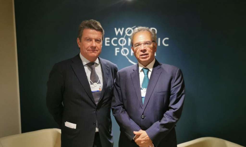 Ministro Guedes reforça confiança na economia e na democracia do país