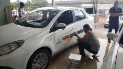 SMTT amplia locais para a adesivação dos táxis de Maceió