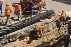 Prefeitura de Maceió realiza troca de tubulação em rede drenagem totalmente obstruída na Jatiúca