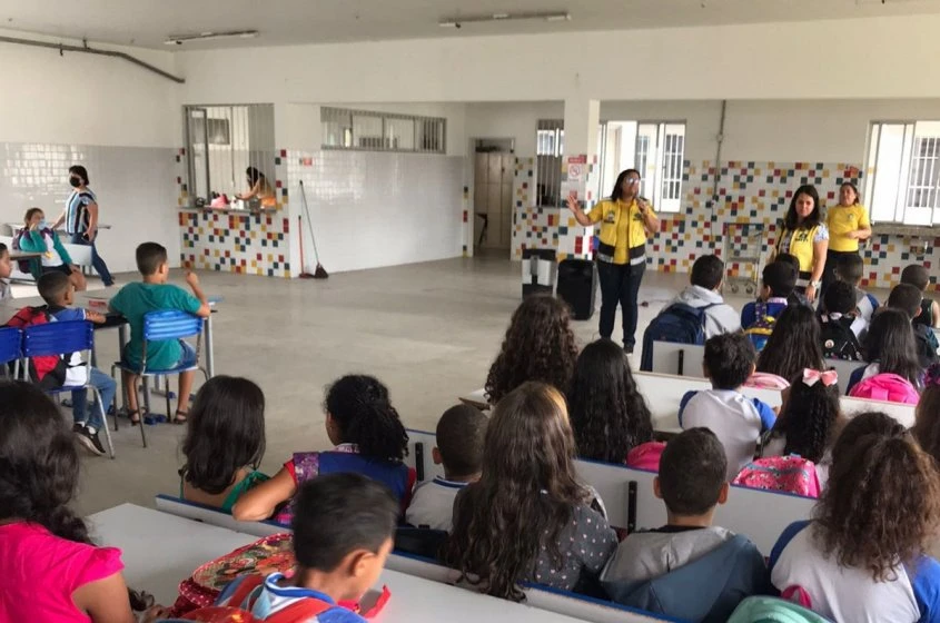SMTT tem semana com ações educativas em escolas e hotel de Maceió