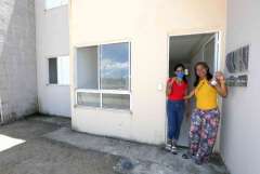 Vítimas acolhidas pela Casa da Mulher celebram a conquista da casa própria