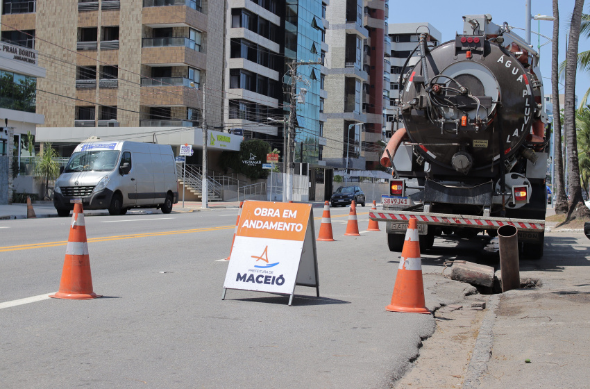 Prefeitura: Infraestrutura realiza limpeza e desobstrução de galeria pluvial na Pajuçara