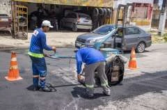 Prefeitura: Infraestrutura recupera asfalto em mais de 60 ruas e avenidas de Maceió