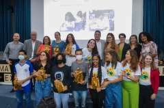 Estudantes da rede municipal de ensino recebem premiação em Concurso de Redação