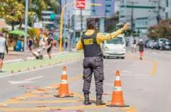 Obra de saneamento modifica trânsito na Ponta Verde