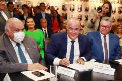 Fernando Tourinho assume TJAL e defende harmonia entre poderes