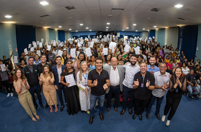 Prefeito JHC entrega certificados para mais de 700 maceioenses qualificados pelo Emprega Jovem MCZ