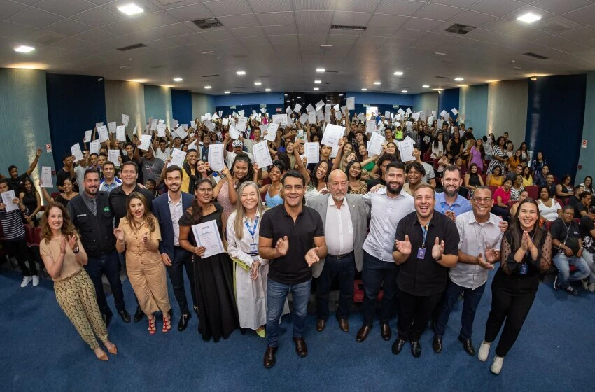 Prefeito JHC entrega certificados para mais de 700 maceioenses qualificados pelo Emprega Jovem MCZ