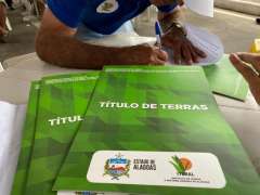 Iteral entrega títulos de terra a agricultores familiares de Delmiro Gouveia