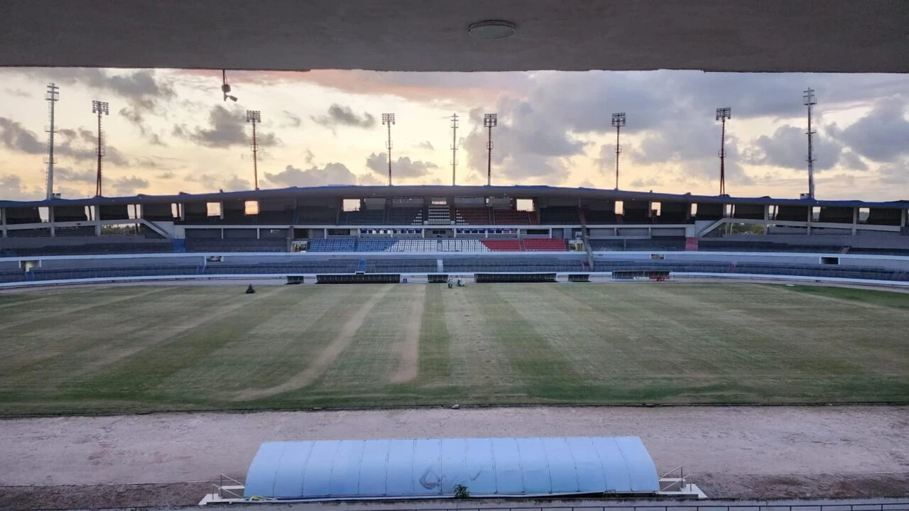 Governo de Alagoas inicia revitalização do gramado do Estádio Rei Pelé