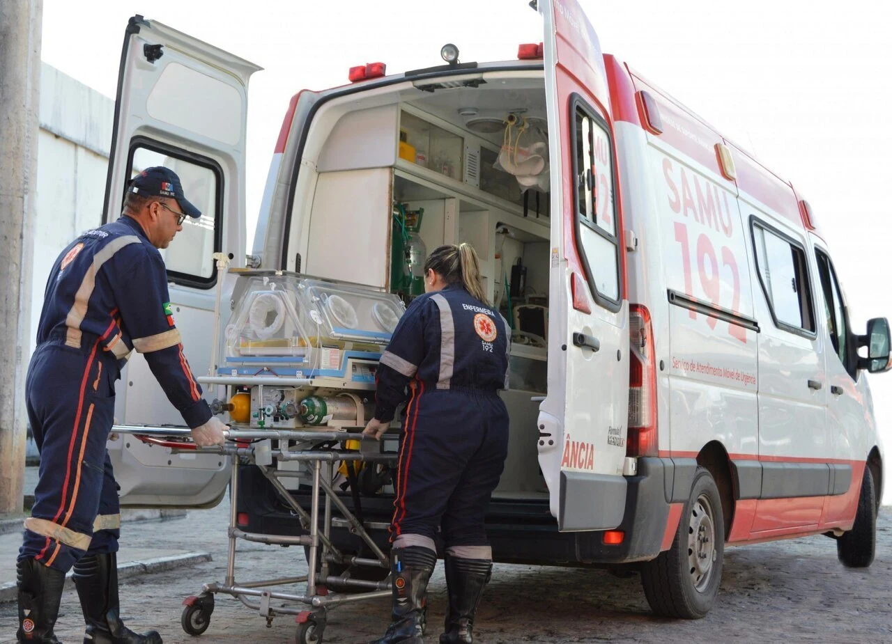 Samu transporta gêmeos recém-nascidos do Hospital Regional Norte para Pernambuco