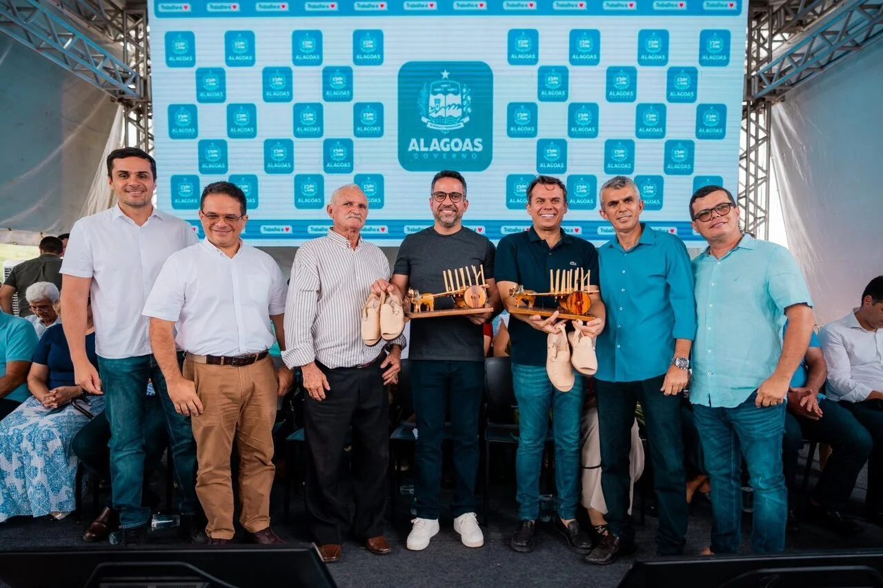 Governador entrega ponte que beneficia 10 mil pessoas em Batalha