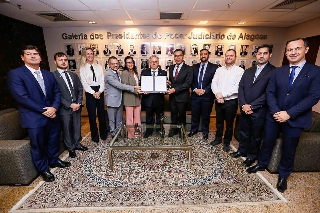 Casal assina acordo para melhorias no abastecimento da Bacia Leiteira