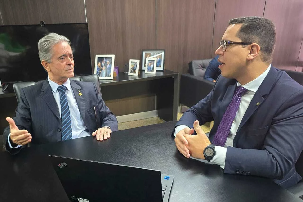 TJAL: Fábio Bittencourt e defensor público-geral discutem judicialização da saúde