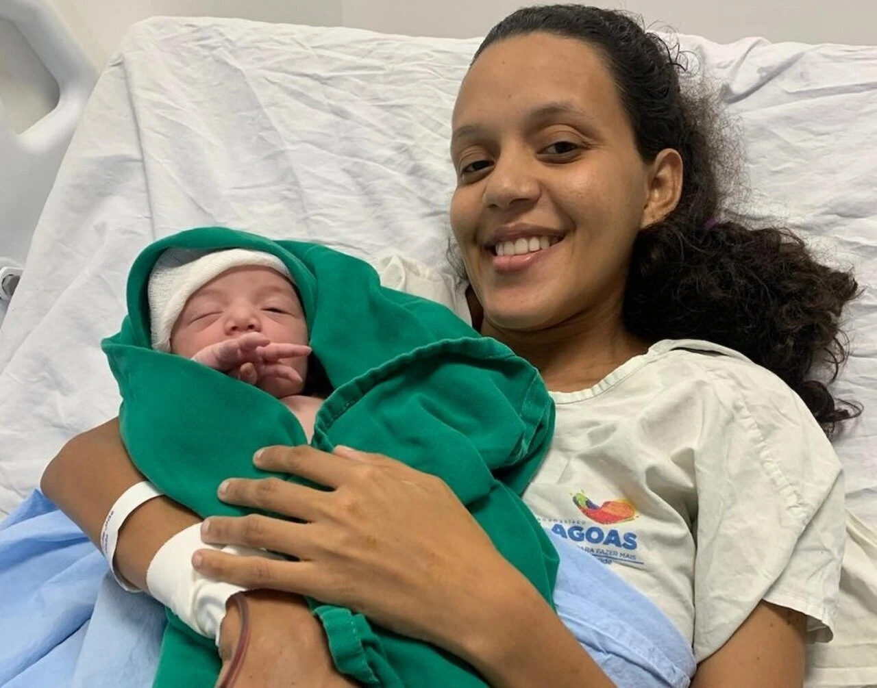 Primeiro bebê nascido em 2025 na Rede Pública Estadual é menina