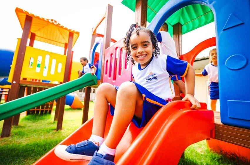 Maceió celebra o Dia Mundial da Educação com grandes avanços na gestão municipal