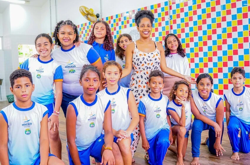 Aulas de música e dança estimulam aprendizado de alunos de escola municipal