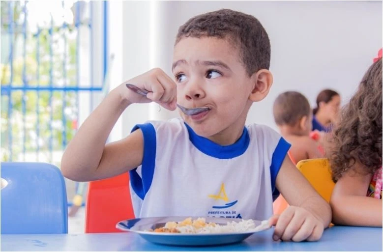 Nutricionistas garantem alimentação saudável a mais de 60 mil estudantes