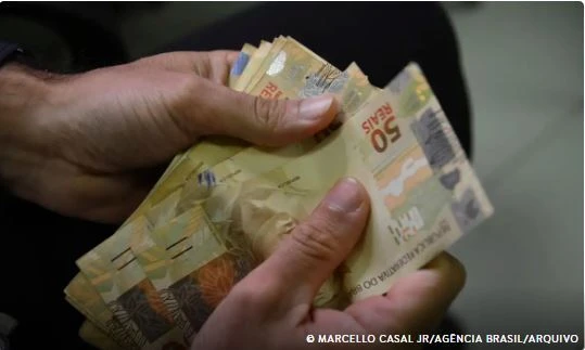 Proposta do Orçamento de 2026 prevê salário mínimo de R$ 1.631