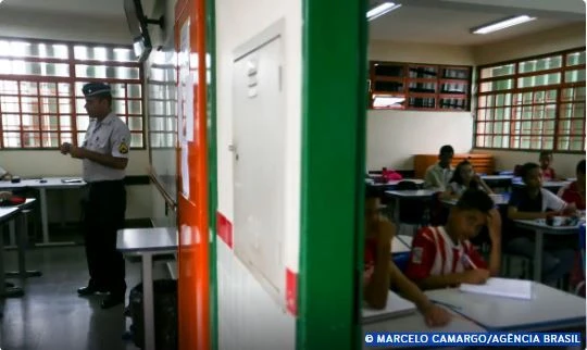 Justiça libera contratação de PMs para escolas cívico-militares em SP