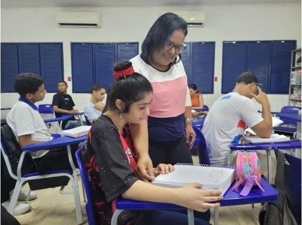 Governador anuncia bonificação de 90 milhões para servidores da Educação