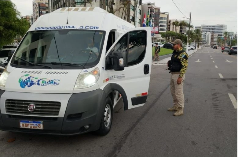 Operação Turismo Clandestino intensifica fiscalização na orla de Maceió