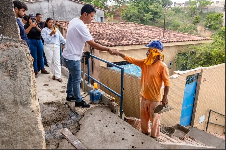 Maceió: Vice-prefeito Rodrigo Cunha acompanha obras do Brota na Grota no Jacintinho